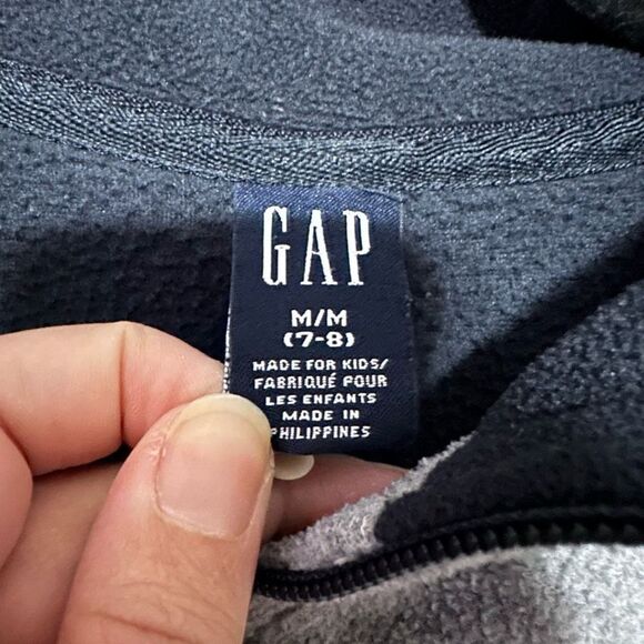 Gap boys sweater , 2 front zip pockets, 3/4 front zip, Black/grey - Picture 5 of 6